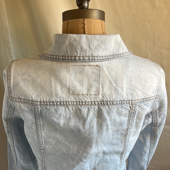 EUC Mossimo Supply Co. Size Small light wash Denim Jacket - Picture 5 of 13